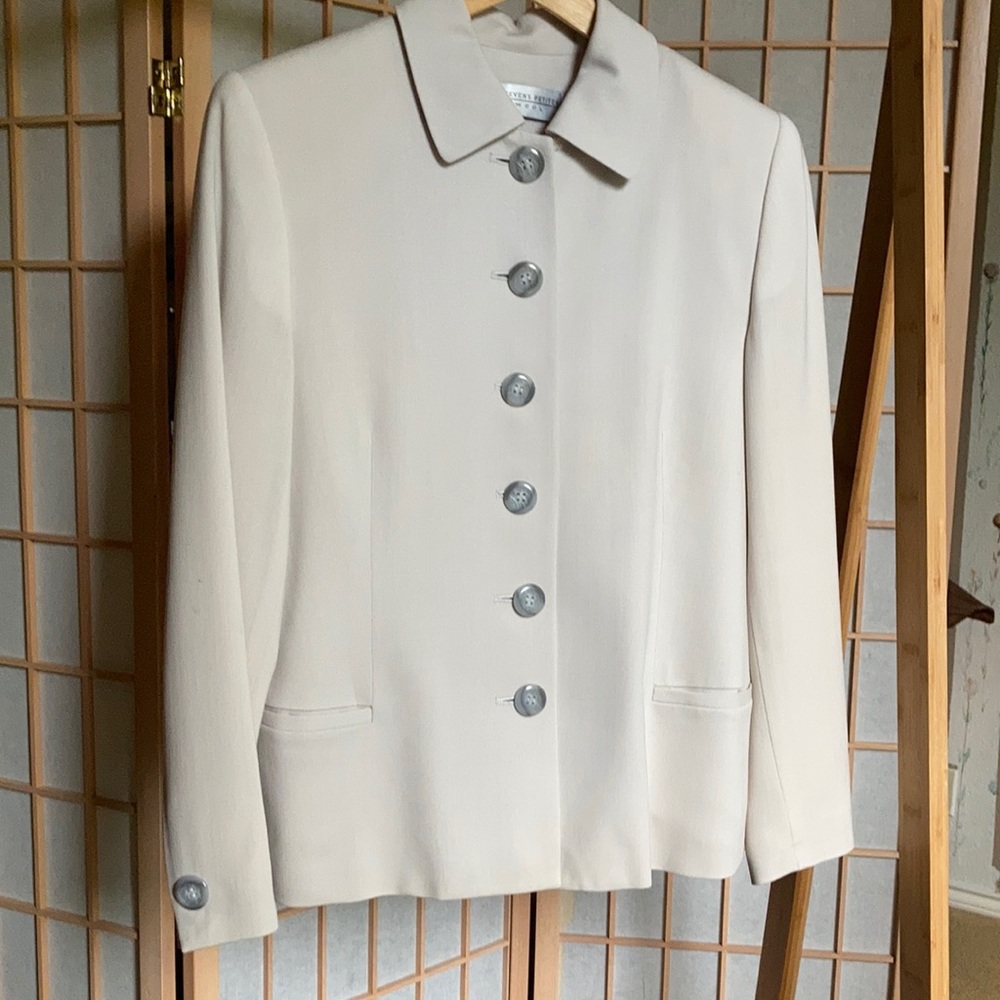 2 pieces Valerie Stevens Petite Blazer Suit